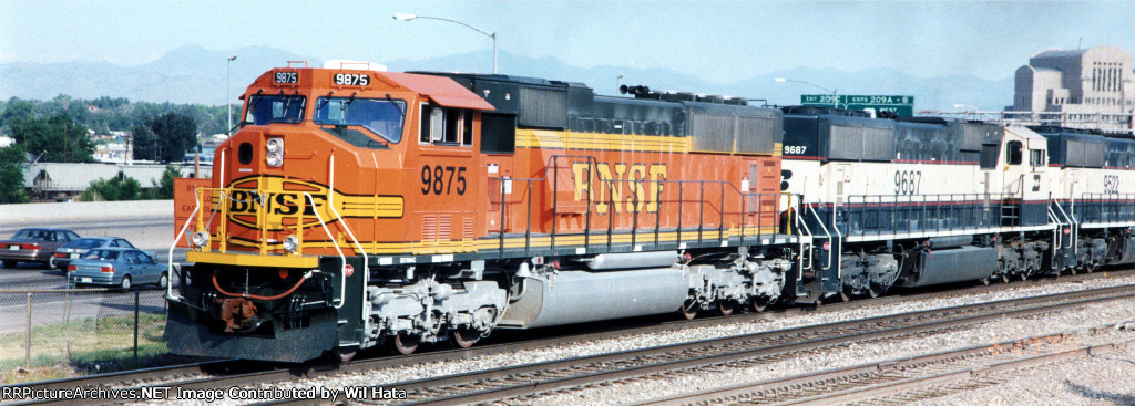 BNSF SD70MAC 9875